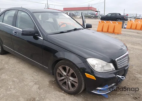 2013 Mercedes-Benz C 300 Luxury 4Matic из США, поврежденный, VIN WDDGF8ABXDR277743